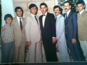 ابناء المرحوم الحاج عبد العزيز سلهب عام 1982 يوم زواج منذر و هم من اليمين امجد , و الدكتور مأمون , و الدكتور زيد , منذر , الدكتور عدنان , الدكتور طارق , ناصر